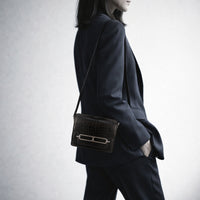 啞光黑灣鱷魚皮肩背包｜Roulis風格 豬鼻子包 靜奢輪廓之作